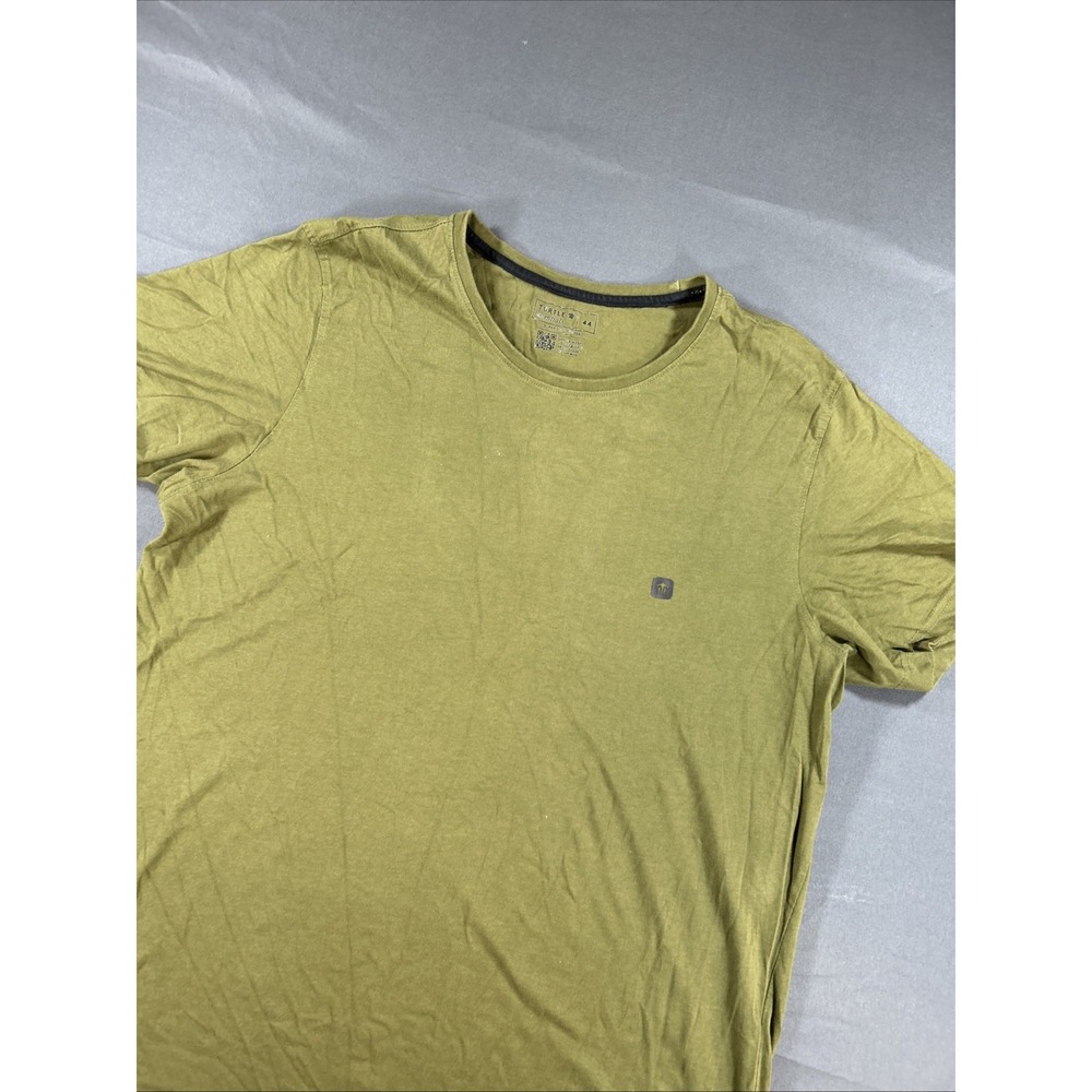 Turtle Essentials olive green short-sleeve crew-neck T-shirt Size 44